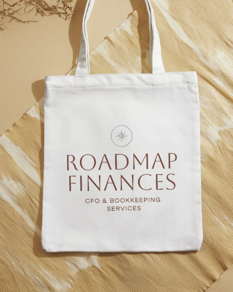 Neutral canvas tote bag printed with the Roadmap Finances branding, emphasizing versatile design and everyday usability.